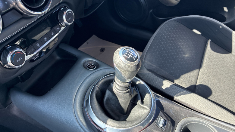 Nissan Juke 1.0 DiG-T N-Connecta 5dr Petrol Hatchback